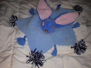 Doudou lapin au tricot Doudou lapin au tricot